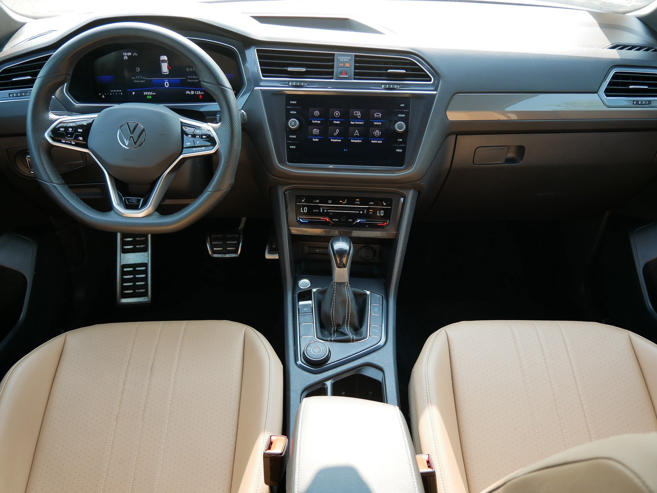 Certified 2023 Volkswagen Tiguan SE R-Line AWD/4WD image 10
