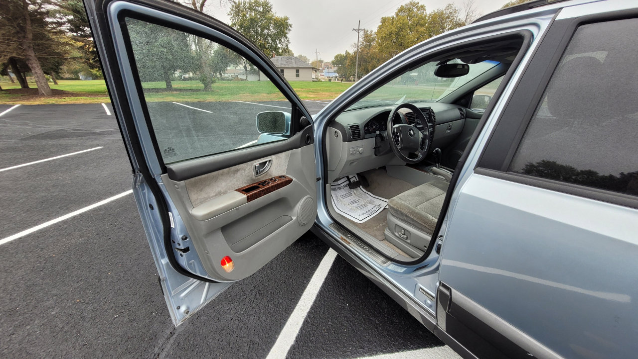 Used 2004 Kia Sorento LX image 10