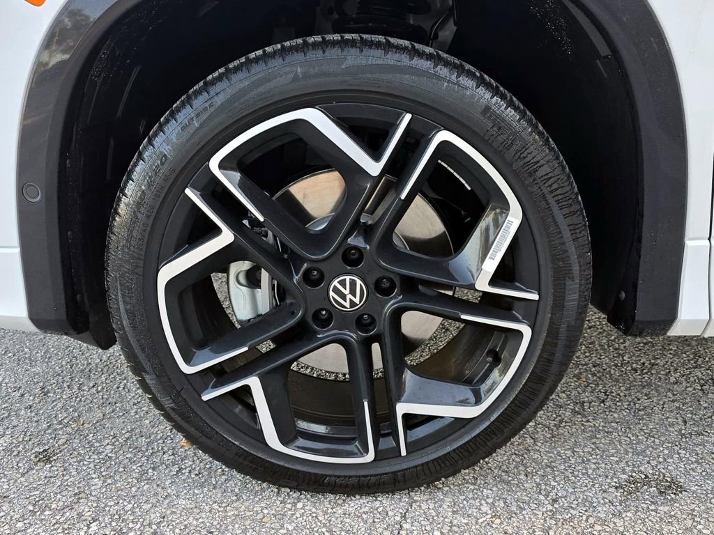 New 2026 Volkswagen Tiguan SEL R-Line image 8