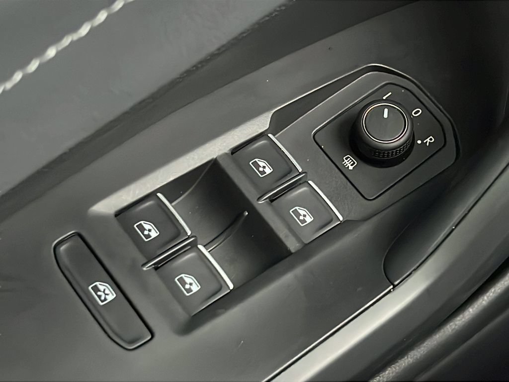 Used 2025 Volkswagen Jetta SEL FWD image 27
