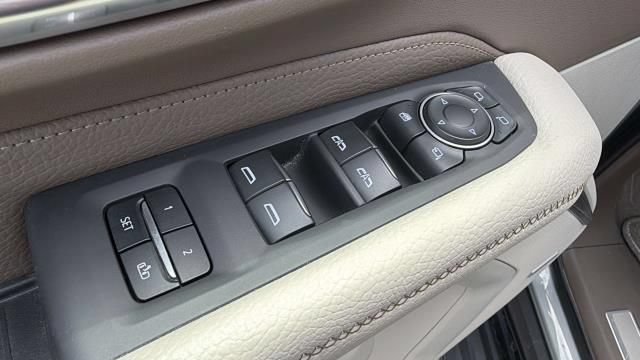 Used 2023 GMC Yukon Denali w/ Advanced Technology Package AWD/4WD image 28
