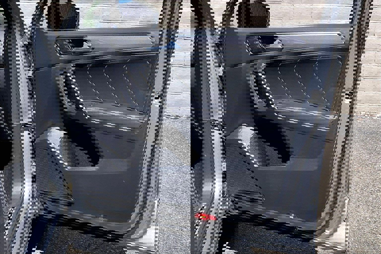 Certified 2023 Volkswagen Tiguan SE R-Line image 23