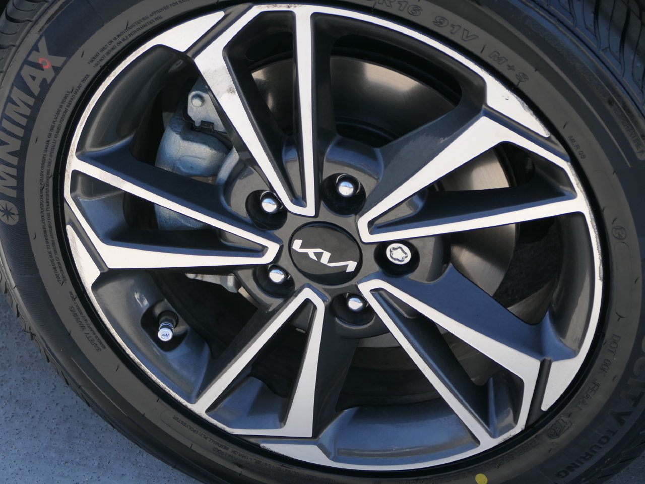 Certified 2024 Kia Forte LXS w/ LXS Technology Package FWD image 12