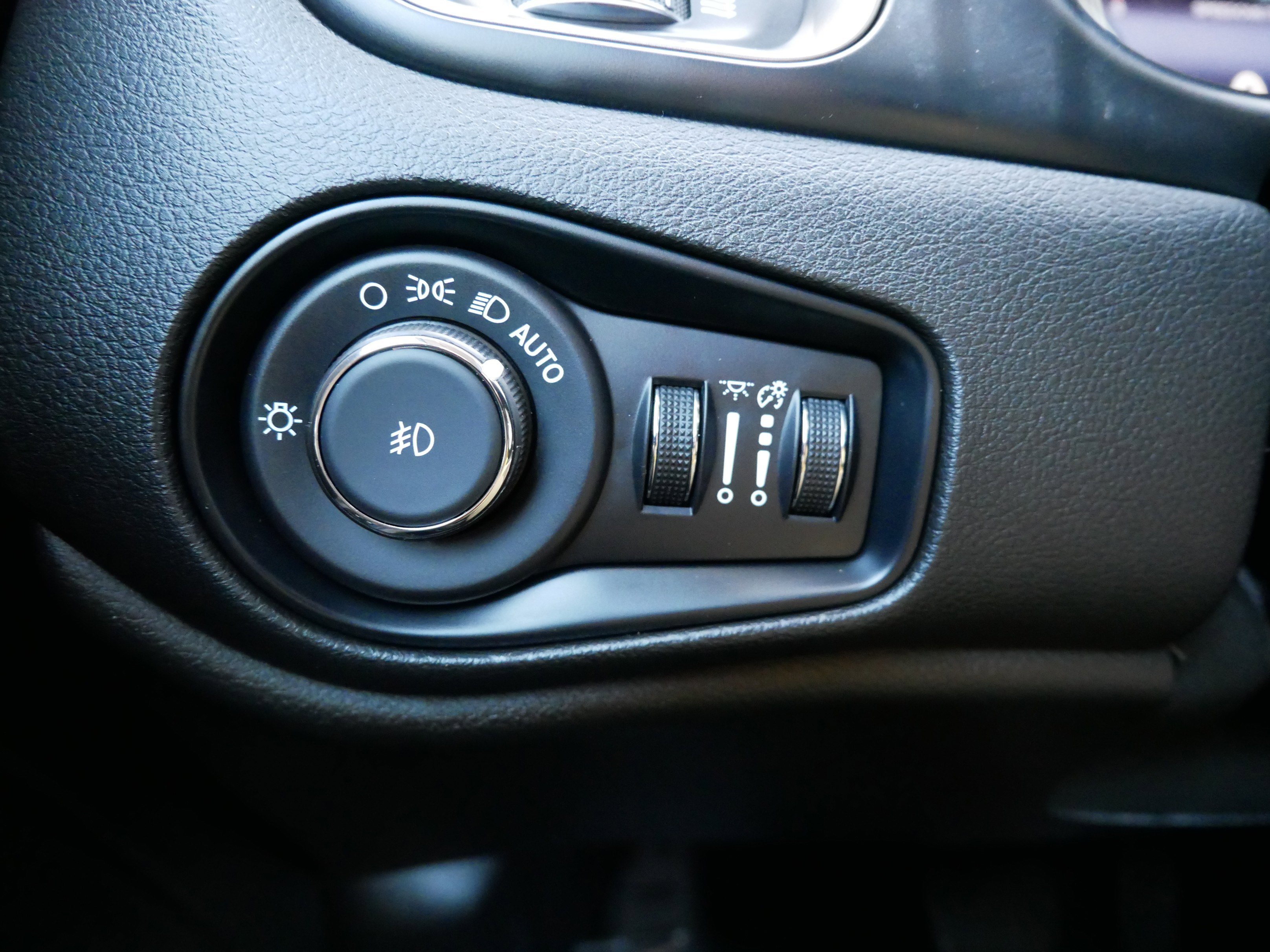 Used 2023 Jeep Renegade Limited image 26