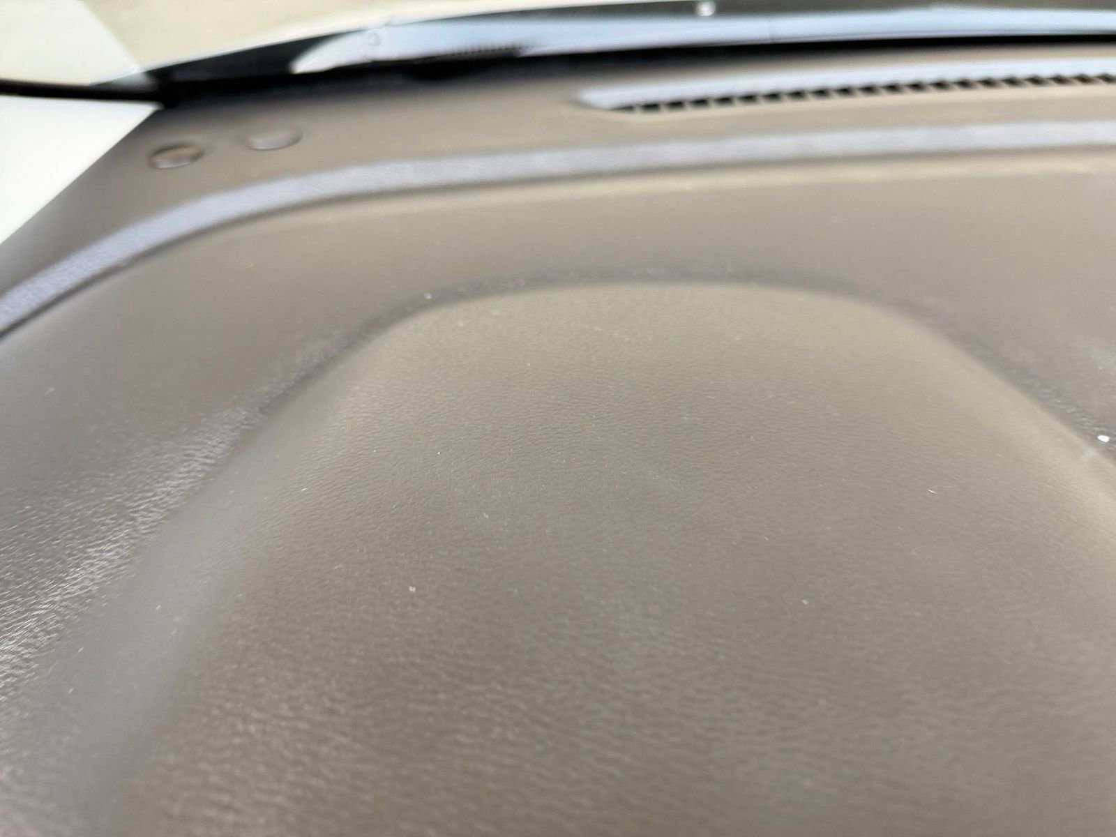 Used 2025 Nissan Versa SV image 34