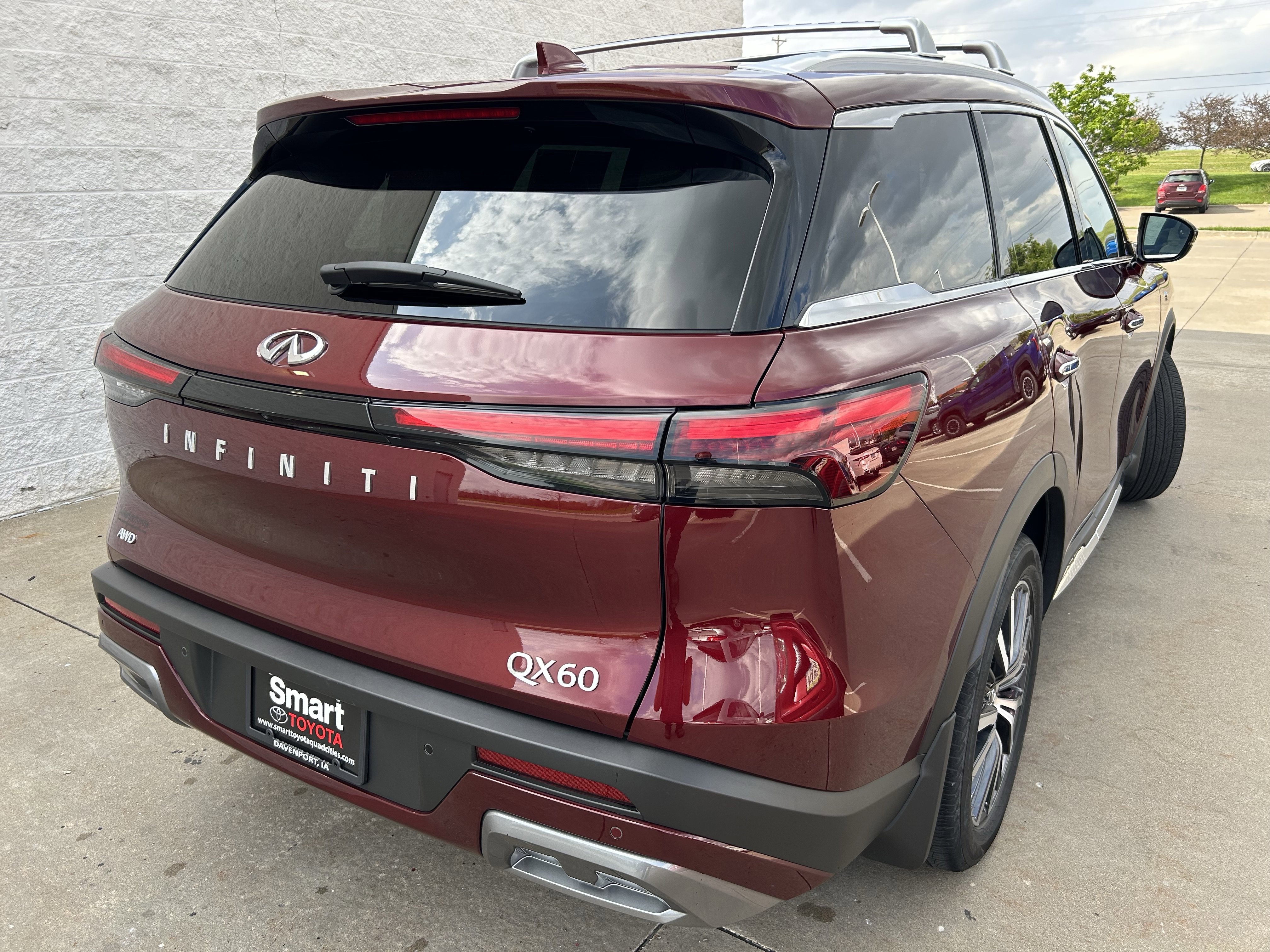 Used 2025 INFINITI QX60 Sensory w/ Vision Package AWD/4WD image 5