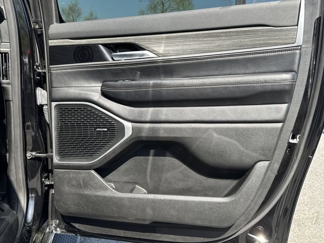 Used 2024 Jeep Wagoneer L Series III w/ Flexible Seating Group AWD/4WD image 16
