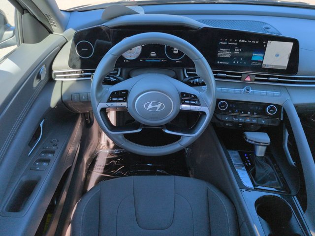 Used 2025 Hyundai Elantra SEL w/ Cargo Package FWD image 14