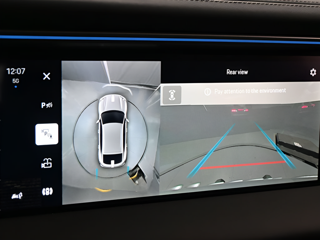 New 2025 Porsche Macan 4 Electric AWD/4WD image 18