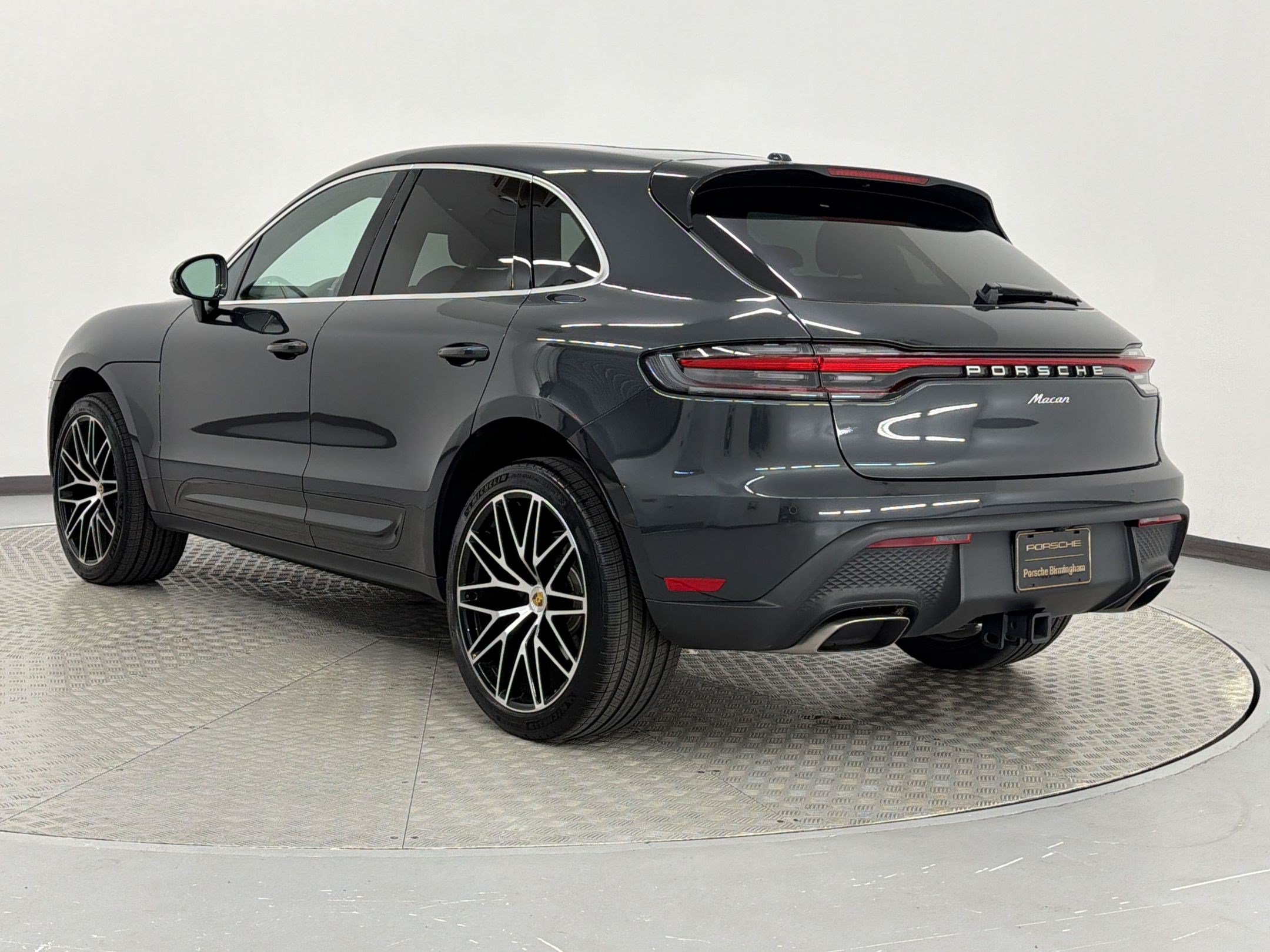 Used 2026 Porsche Macan AWD/4WD image 3