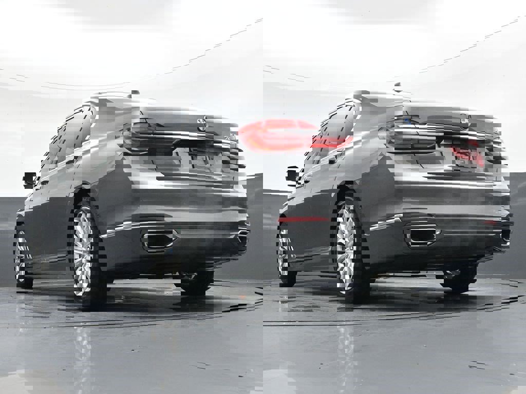 Used 2018 BMW 740i RWD image 29