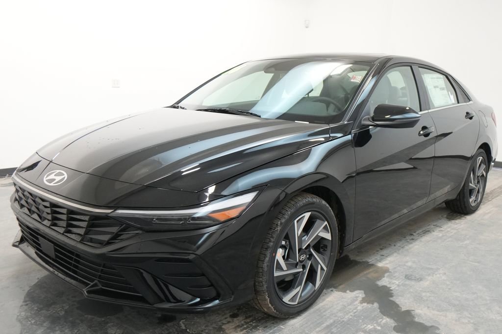 New 2026 Hyundai Elantra Limited image 3