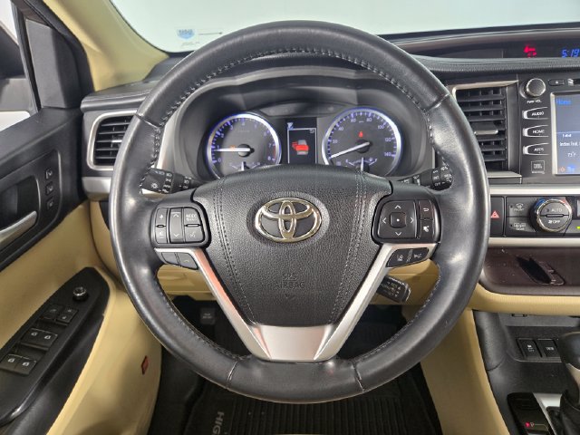 Used 2018 Toyota Highlander Limited FWD image 24