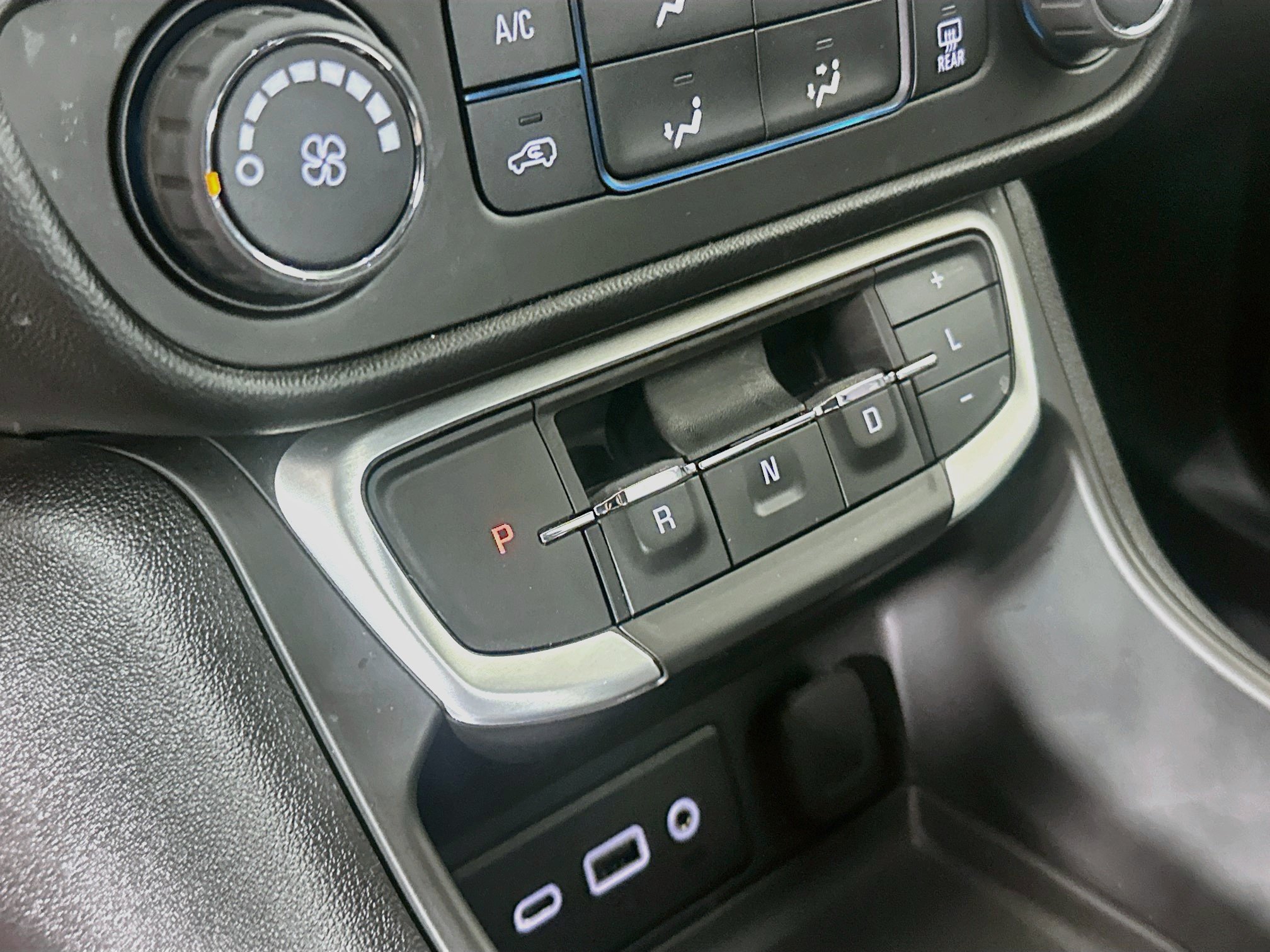 Used 2022 GMC Terrain SLE FWD image 24