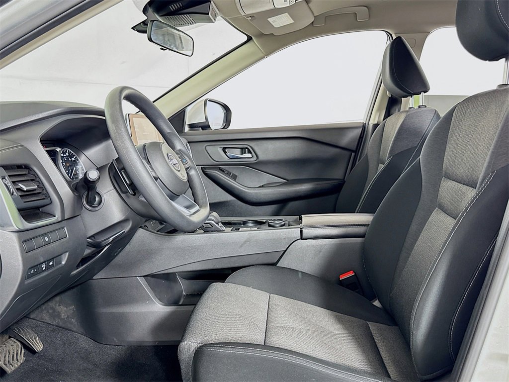 Used 2024 Nissan Rogue SV image 12