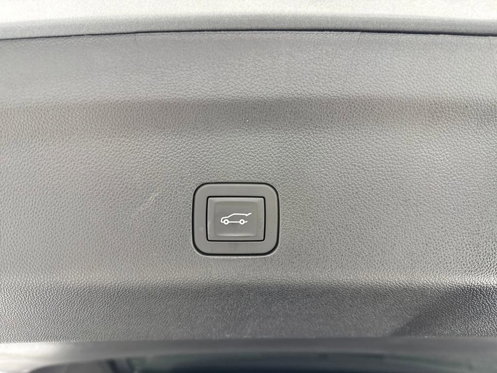 Used 2025 GMC Yukon Denali image 15