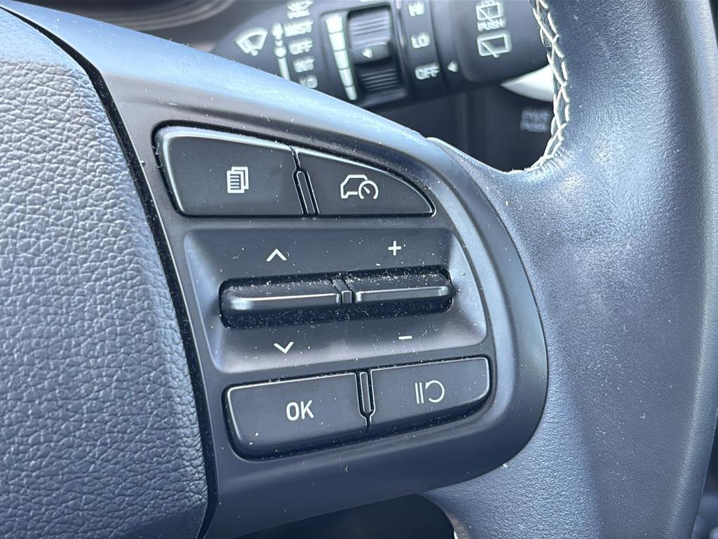 Certified 2023 Hyundai Venue Limited FWD image 27