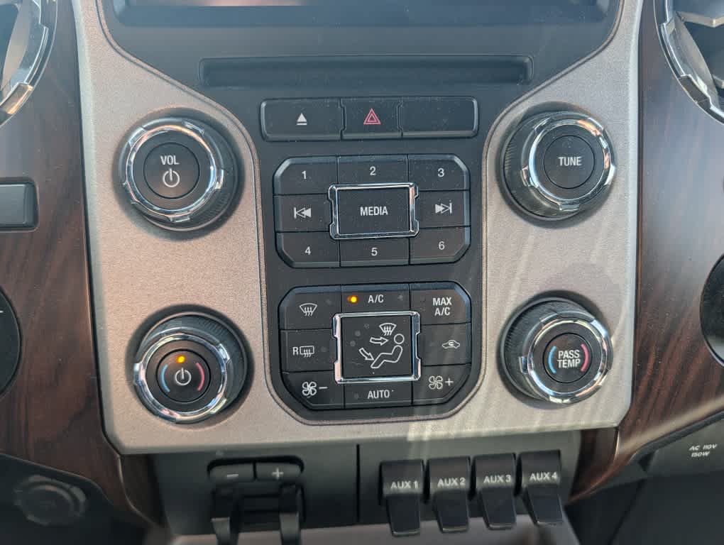 Used 2015 Ford F250 Lariat w/ Lariat Interior Package AWD/4WD image 18