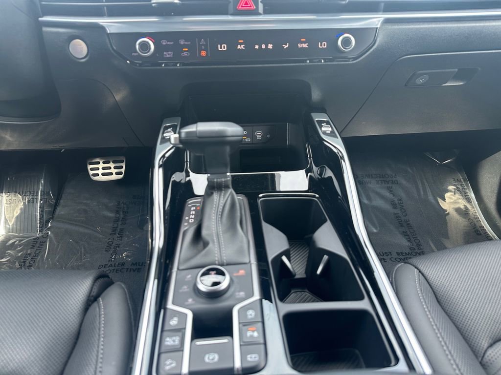 Used 2024 Kia Sorento SX Prestige image 11