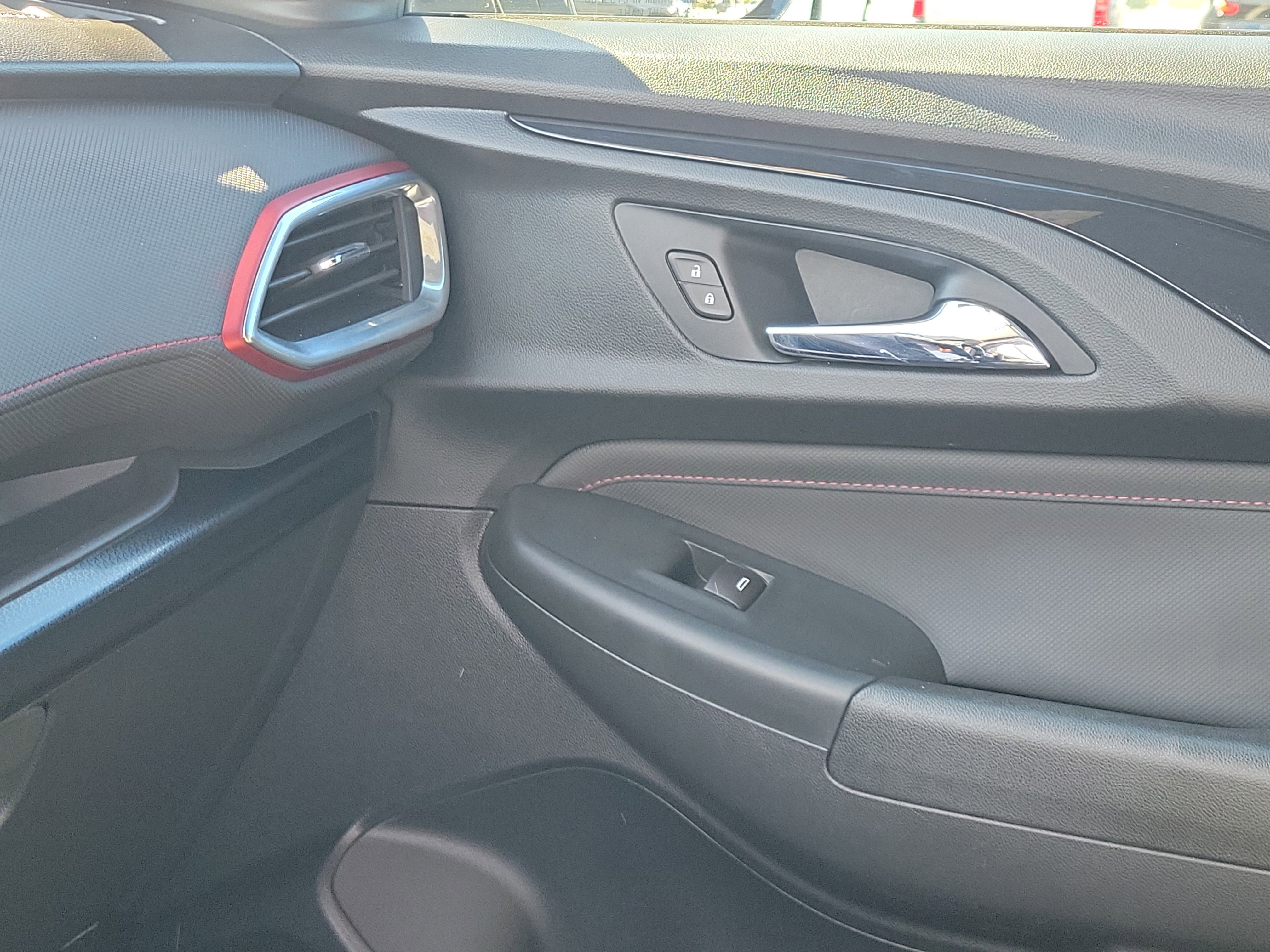 Used 2021 Chevrolet TrailBlazer RS w/ Technology Package image 30