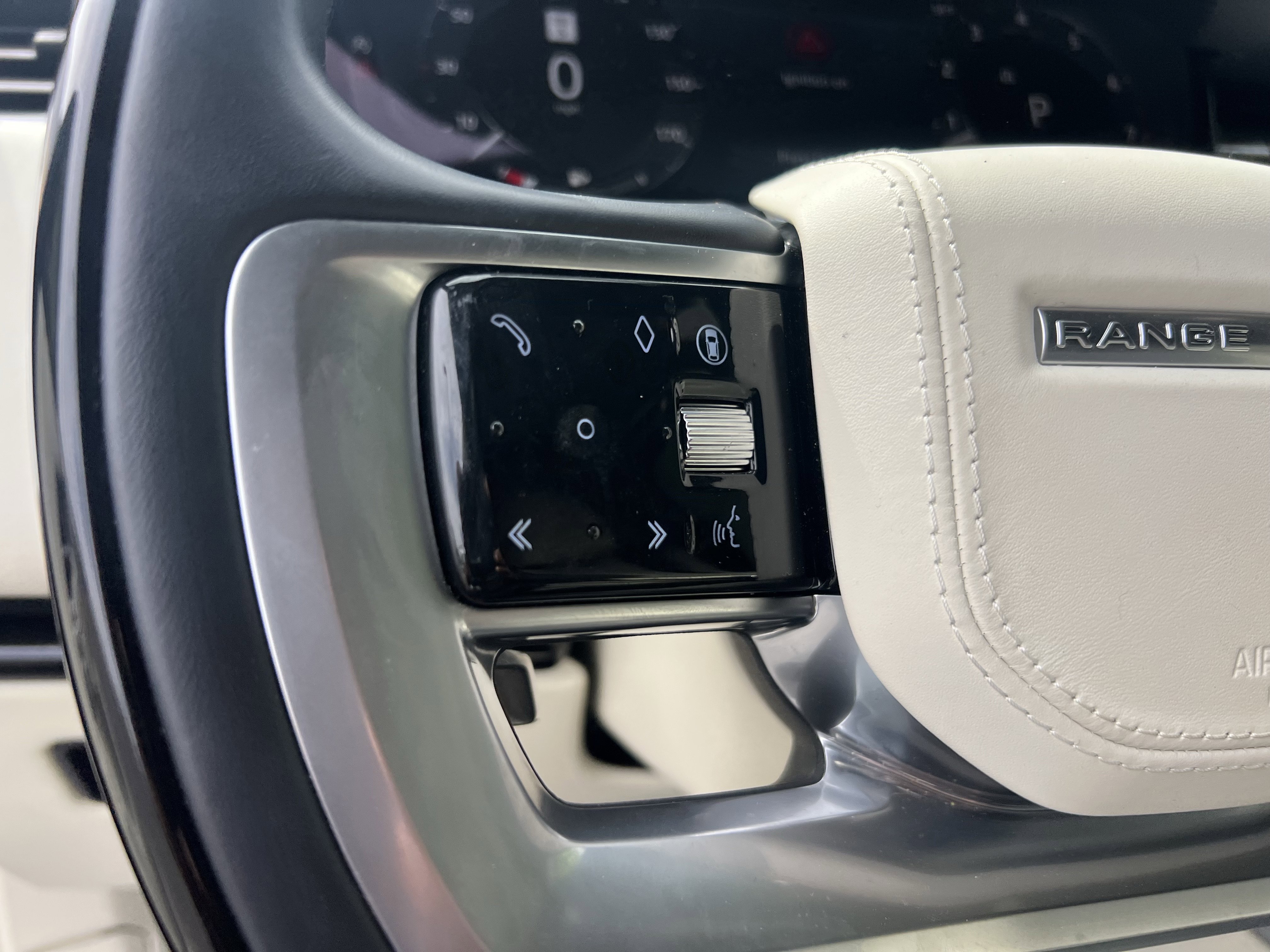 Certified 2024 Land Rover Range Rover Long Wheelbase SE image 21