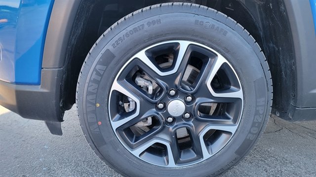 Used 2022 Jeep Compass Latitude image 9