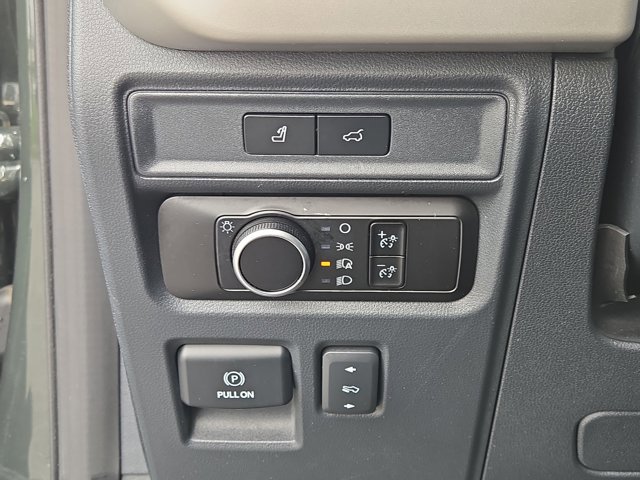 Used 2023 Ford Expedition XLT image 24