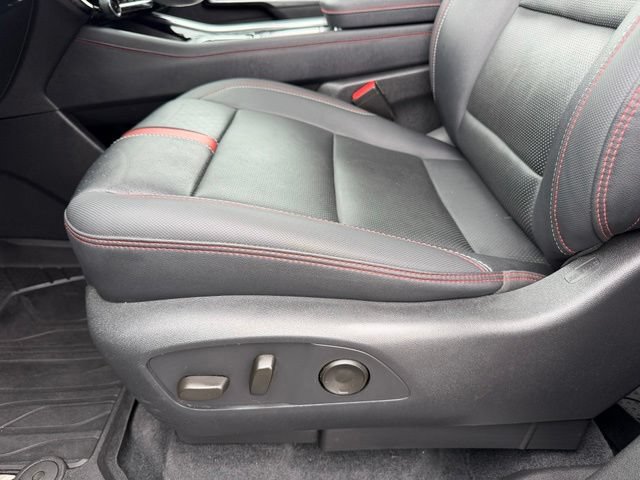 Used 2024 Chevrolet Traverse RS FWD image 22