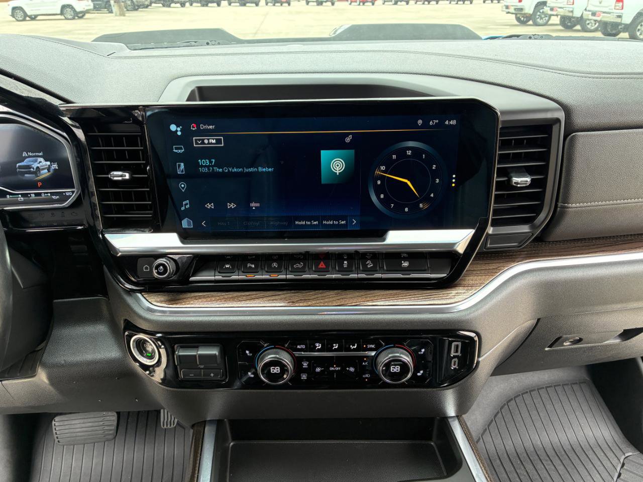 Used 2022 Chevrolet Silverado 1500 LT Trail Boss w/ LT Trail Boss Premium Package AWD/4WD image 24