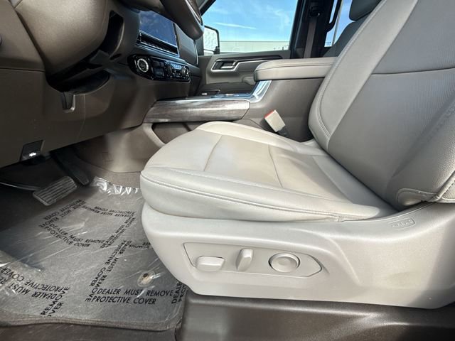 Used 2024 Chevrolet Silverado 3500 LTZ w/ LTZ Convenience Package image 12