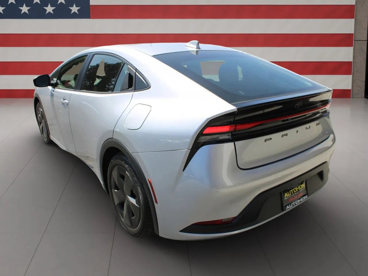 Used 2025 Toyota Prius LE FWD image 14
