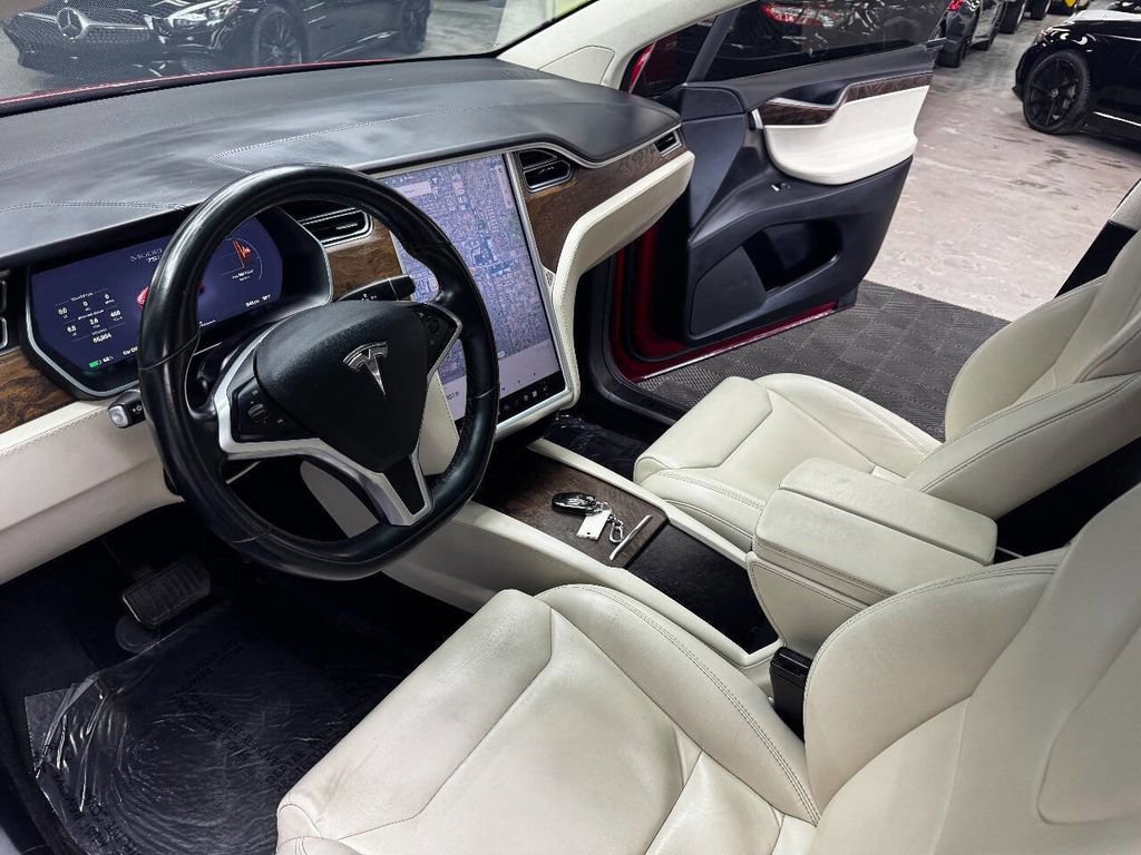Used 2017 Tesla Model X 75D image 32
