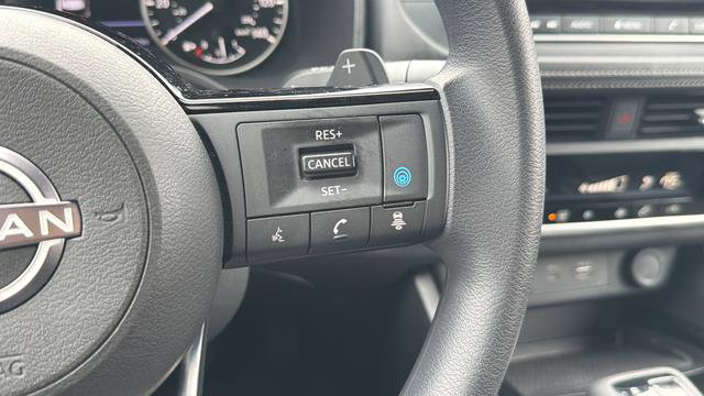 Used 2023 Nissan Rogue SV image 11