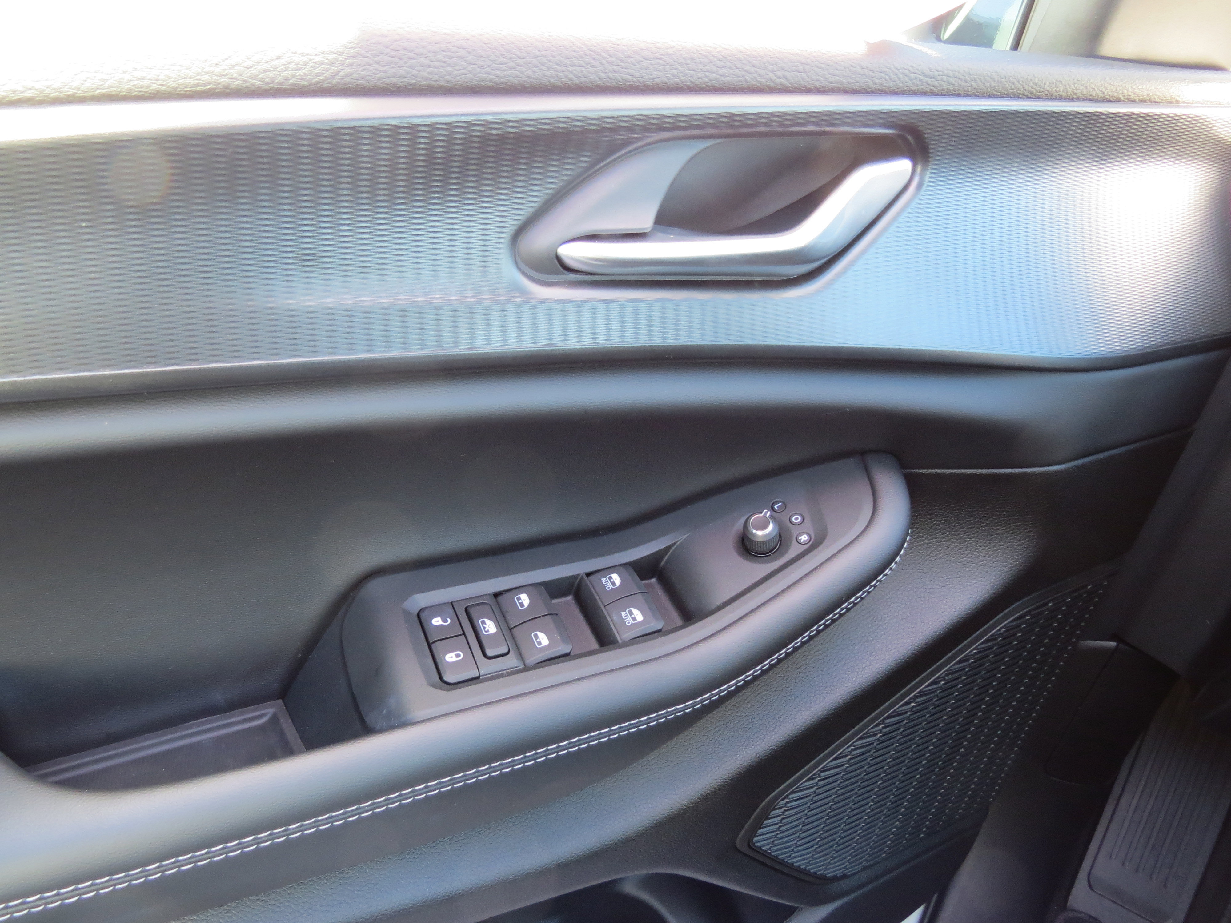 Used 2025 Jeep Grand Cherokee 4WD image 13