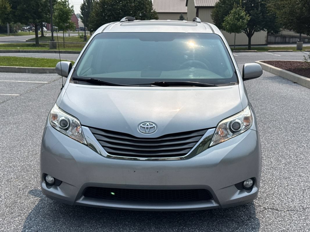 Used 2014 Toyota Sienna XLE AWD/4WD image 2