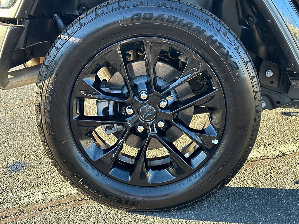 Used 2025 Jeep Wrangler Unlimited Sahara w/ Safety Group image 8