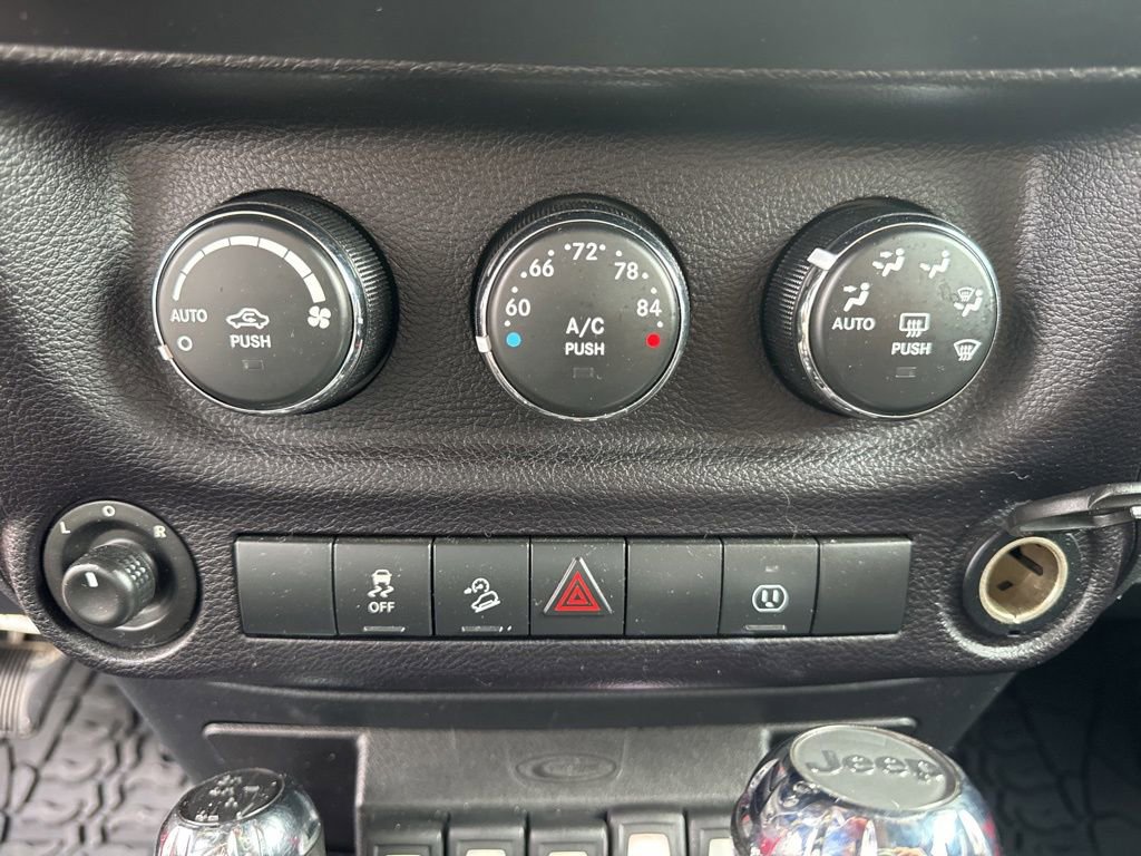Used 2016 Jeep Wrangler Unlimited Rubicon w/ Connectivity Group image 56