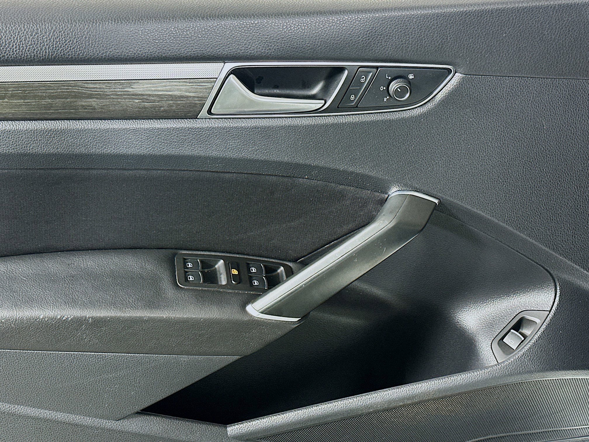 Used 2017 Volkswagen Passat 1.8T SE image 15