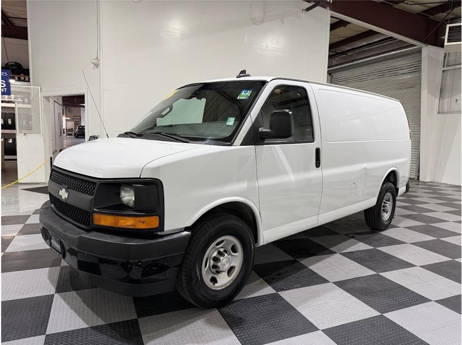 Used 2017 Chevrolet Express 2500 image 9