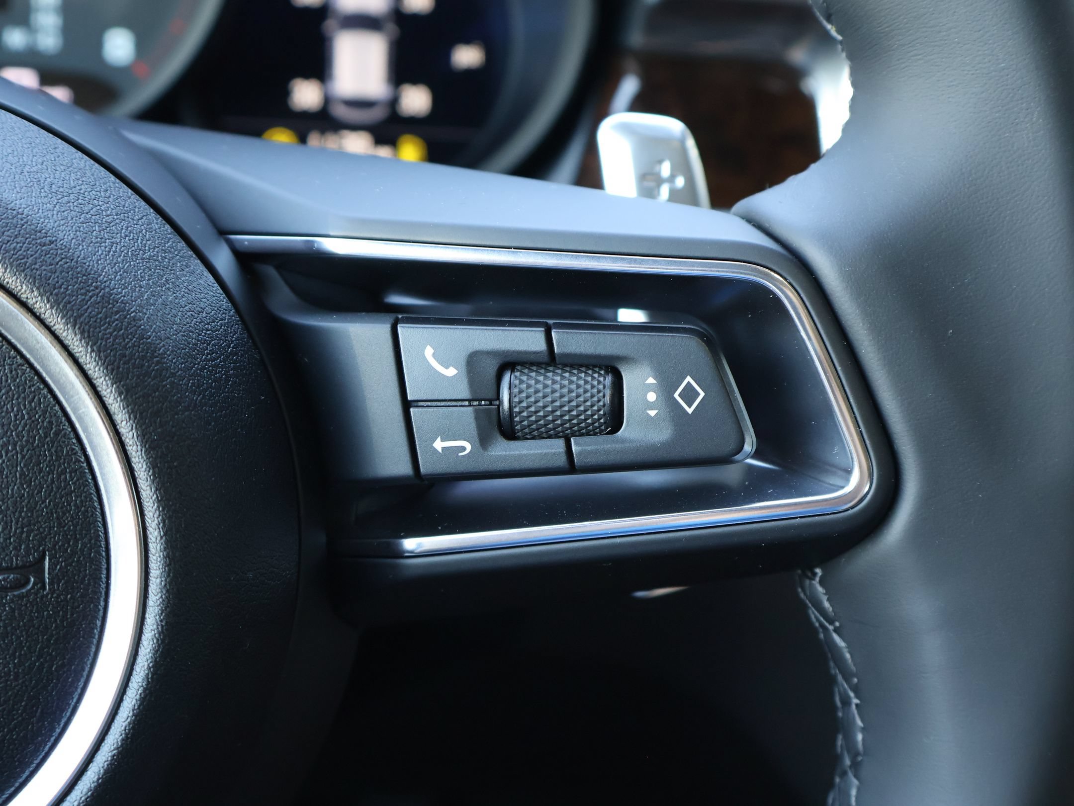 New 2026 Porsche Macan AWD/4WD image 18