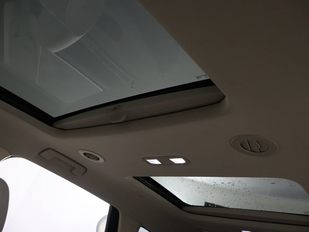 Used 2023 Buick Enclave Avenir w/ Avenir Technology Package FWD image 27