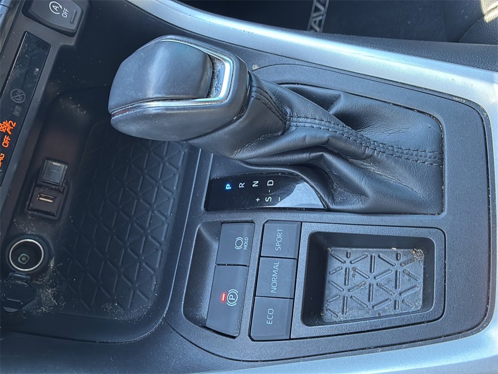 Used 2022 Toyota RAV4 XLE Premium image 32