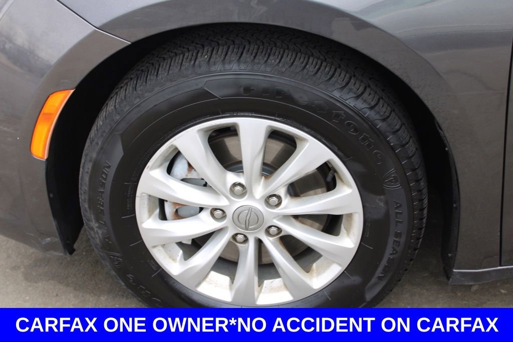 Used 2017 Chrysler Pacifica Touring-L image 12