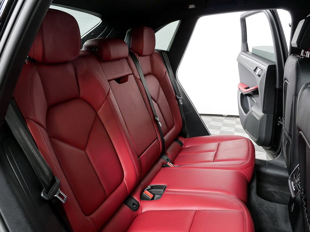 Certified 2023 Porsche Macan S AWD/4WD image 22