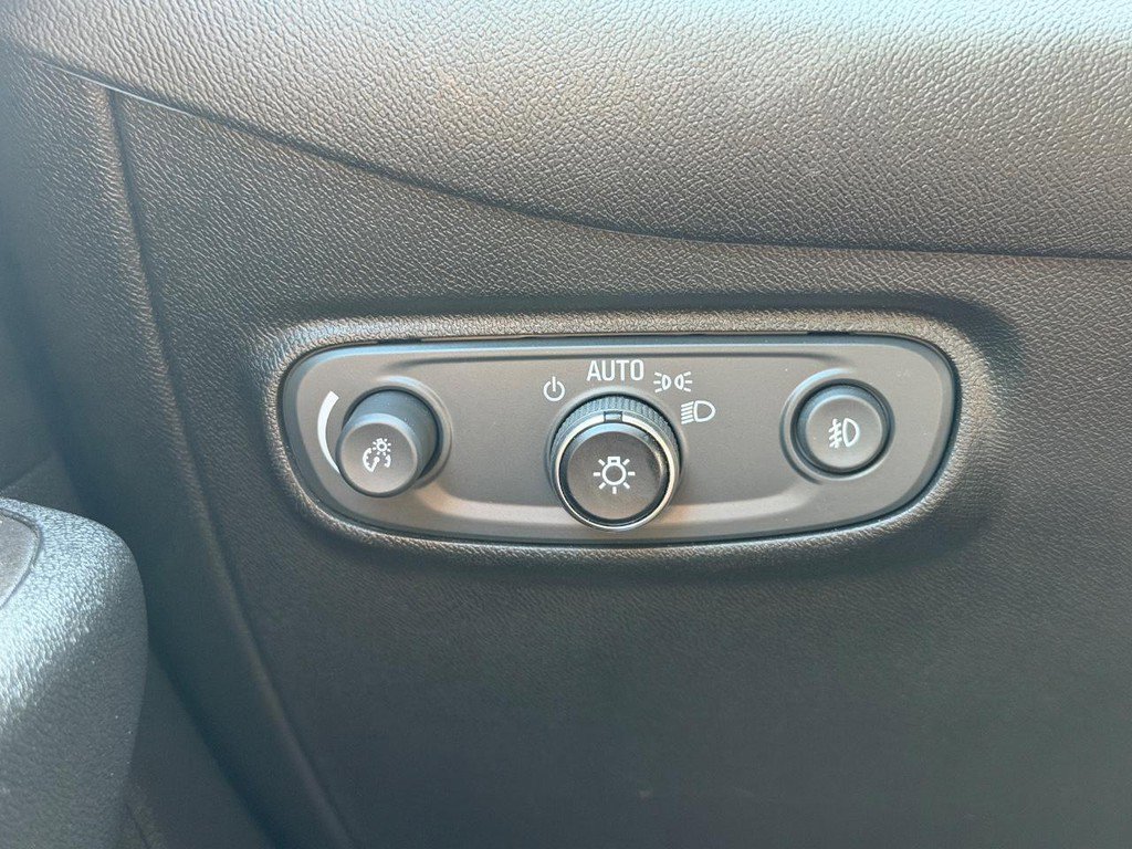 Used 2020 Chevrolet Equinox LT AWD/4WD image 16