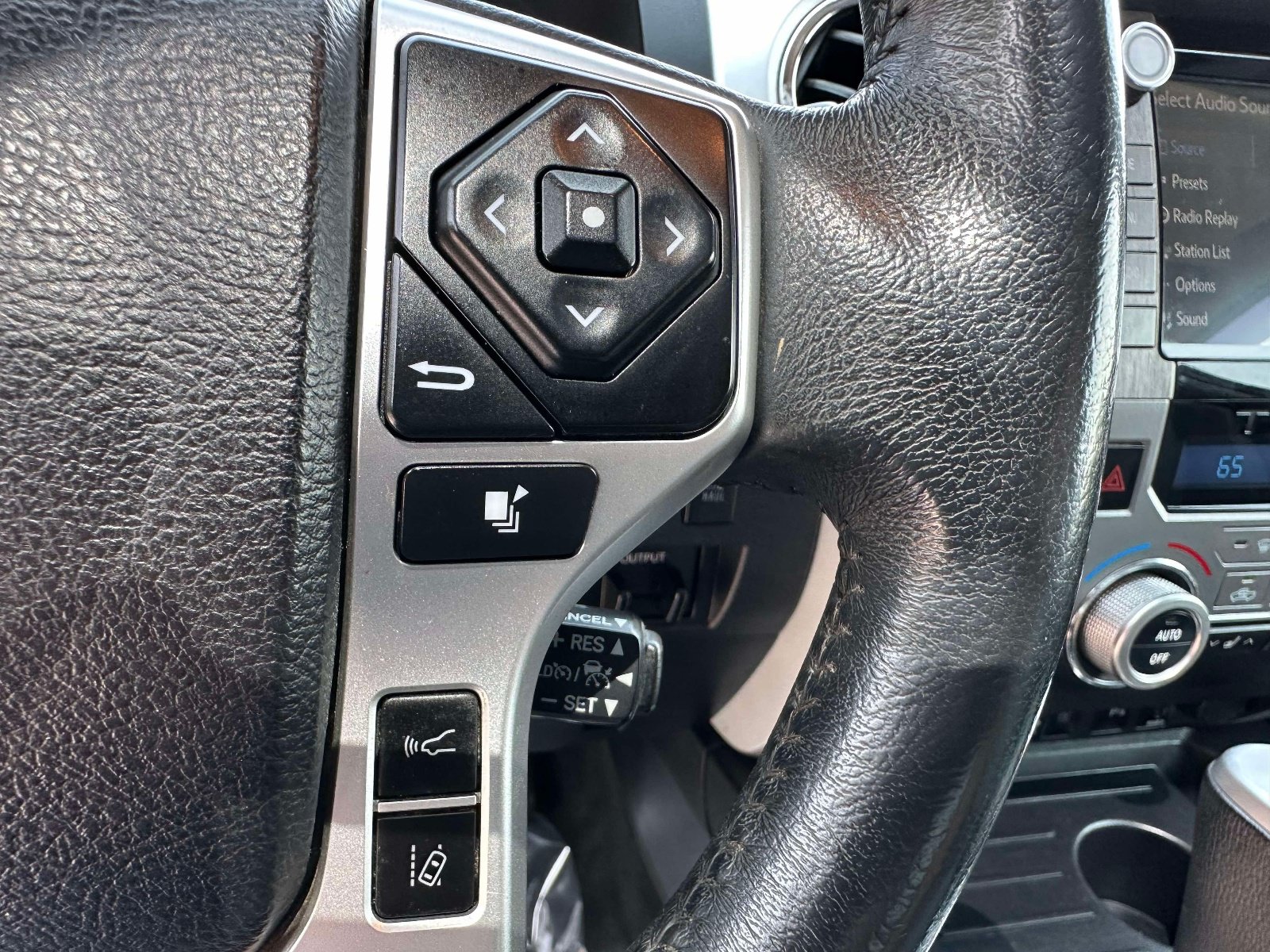 Used 2021 Toyota Tundra Limited w/ Limited Premium Package AWD/4WD image 15