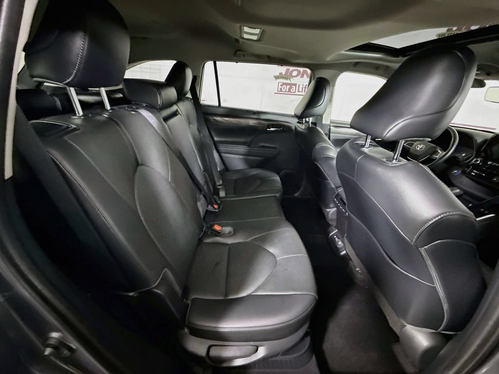Certified 2021 Toyota Highlander Limited AWD/4WD image 35