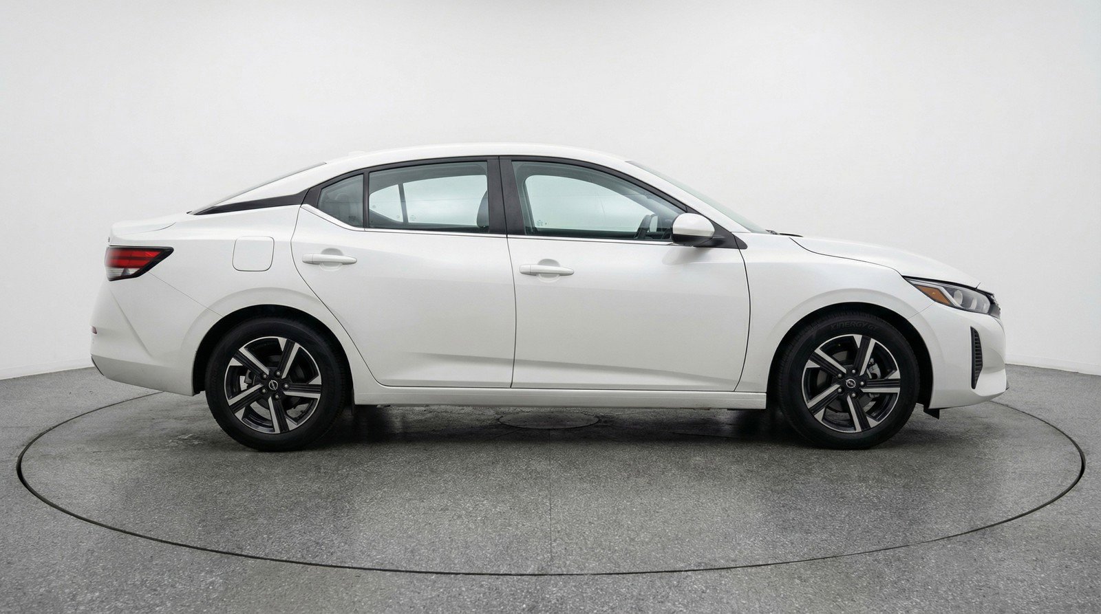 Used 2025 Nissan Sentra SV FWD image 11