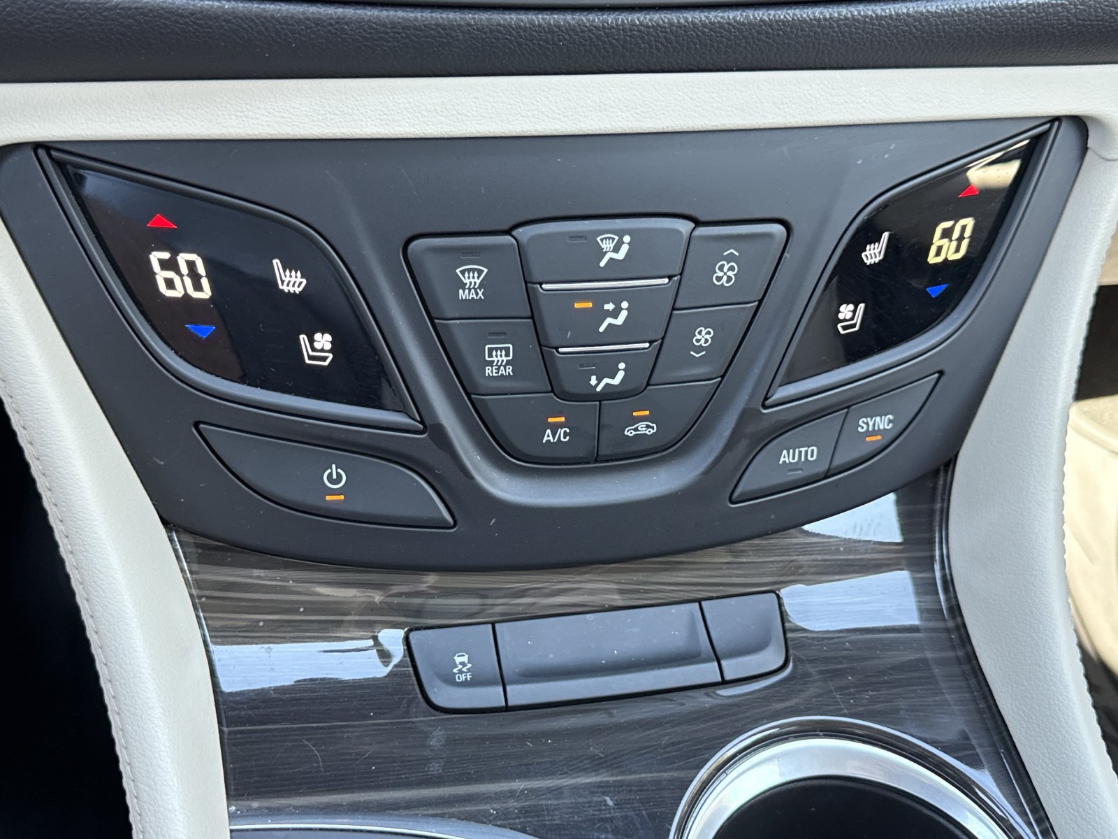 Used 2020 Buick Envision Premium w/ Driver Confidence Package AWD/4WD image 31