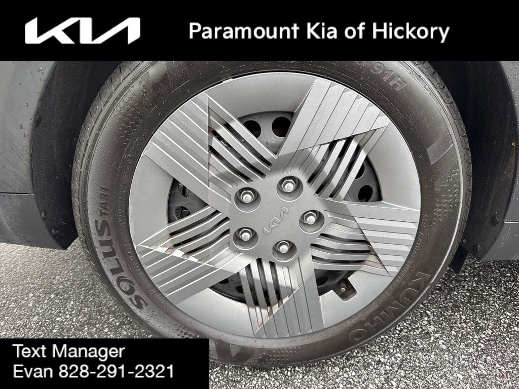 Used 2025 Kia K4 LX image 9